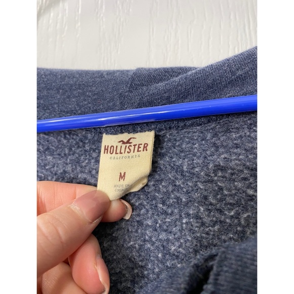 HOLLISTER Men’s Navy Pullover Hoodie - Picture 3 of 4